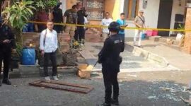 Foto : Tim Gegana Berjaga di Lokasi Ledakan
Sumber : Tempo