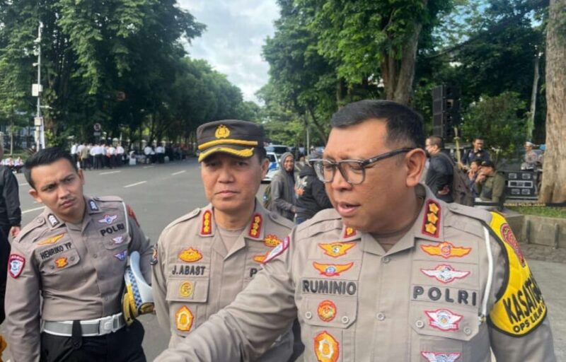 Bidang Humas, Kombes Pol Jules Abraham Abast,Polda Jabar Dan Direktur Lalu-Lintas Kombes Pol Ruminio ( Foto : Istimewa )