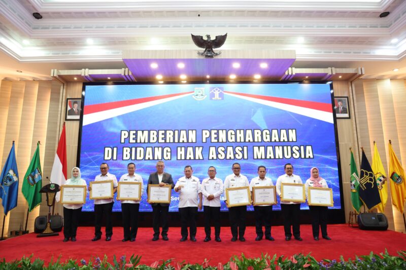 Fhoto Sesi Pemberian Penghargaan HAM ( Foto : Istimewa)