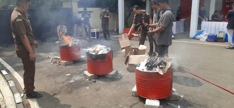 Proses Pemusnahan Barang Bukti, Kejari Kabupaten Tangerang ( Foto : Istimewa )