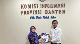 Diskominfo Kabupaten Tangerang Menyerahkan, Laporan Layanan Publik ( Foto : Istimewa )